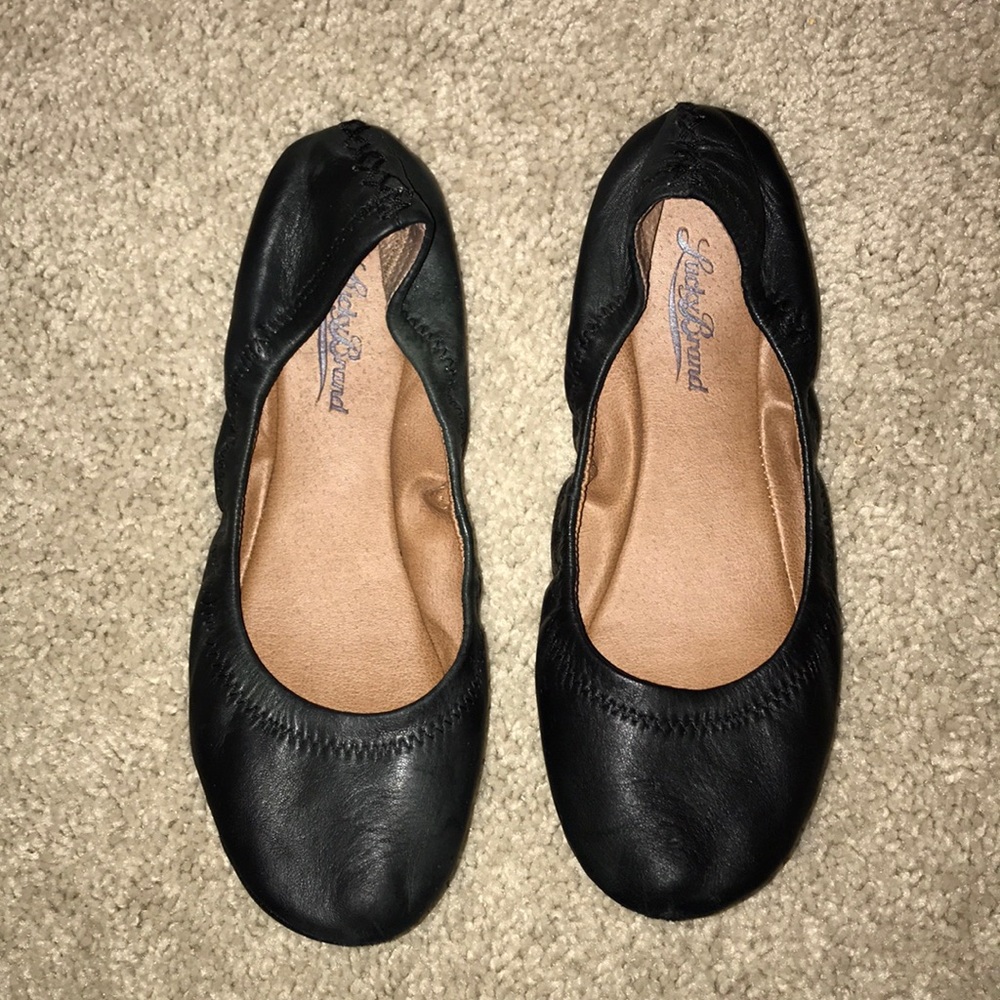 Like new lucky brand emmie flats